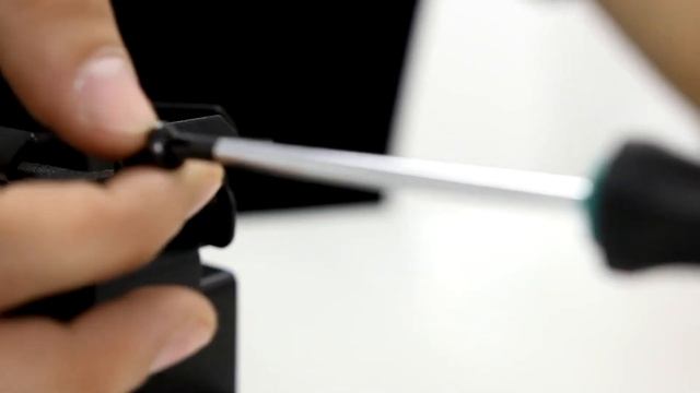 ONKRON R3 кронштейн для телевизора 10"-32" наклонно-поворотный, чёрный смотреть онлайн