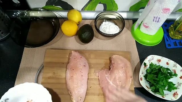 Киноа с куриной грудкой под соусом из авокадо смотреть онлайн