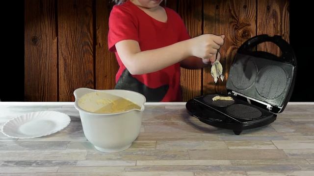 Dutch waffles with honey. Голландские вафли с мёдом. смотреть онлайн