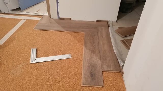 Какую подложку выбрать под ламинат ЛУЧШАЯ ПОДЛОЖКА ПОД ЛАМИНАТ смотреть онлайн