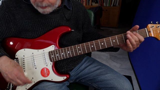 SQUIRE CV 60s STRAT UNBOXING & FIRST IMPRESSION смотреть онлайн