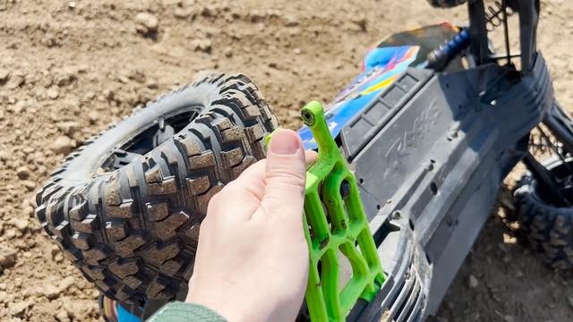 Прыжки на X- MAXX по пересеченной местности