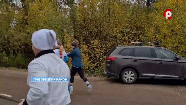 Свыше 400 спортсменов закрыли сезон летних забегов смотреть онлайн