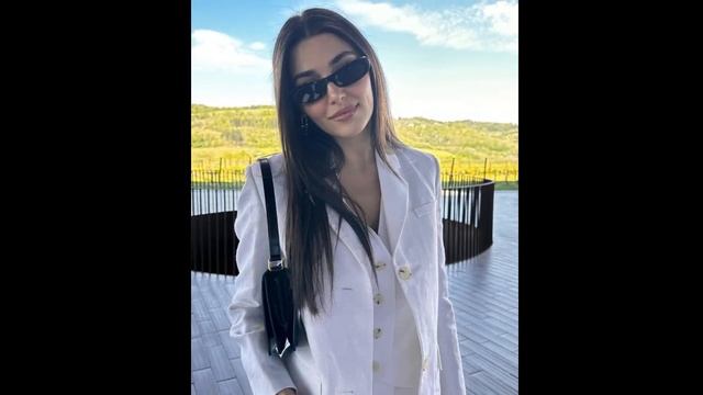 Hande Erçel's Italy holiday with her new boyfriend! смотреть онлайн