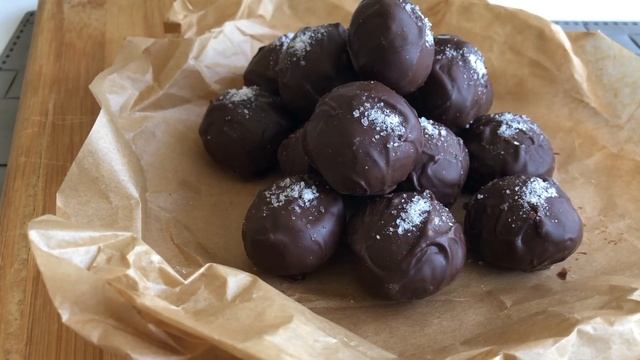 Карамельный трюфель с солью / Salted caramel truffle смотреть онлайн