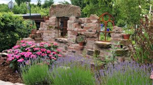 ?Оригинальные примеры оформления садовых участков / Garden decoration ideas / A - Video