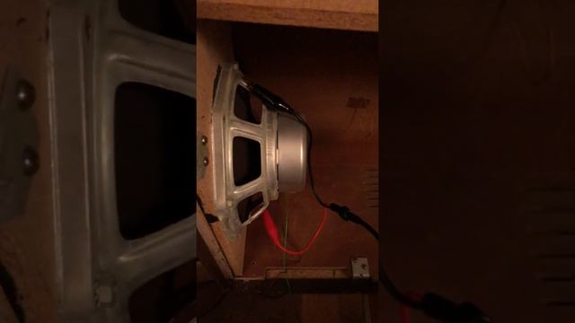 Owon HDS272S function generator testing a speaker. смотреть онлайн