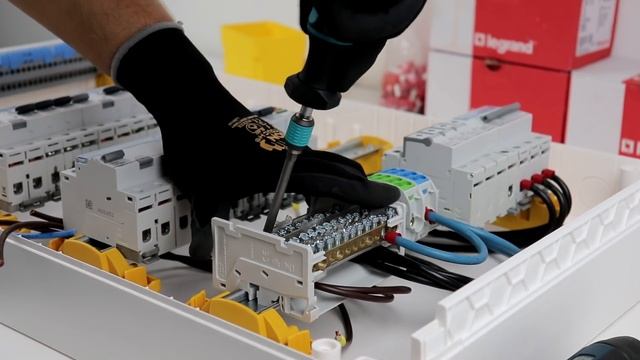 Rozdzielnica elektryczna XL3 – podłączenie aparatury modułowej смотреть онлайн