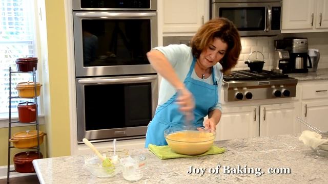 Dulce de Leche Frozen Yogurt Recipe Demonstration - Joyofbaking.com смотреть онлайн