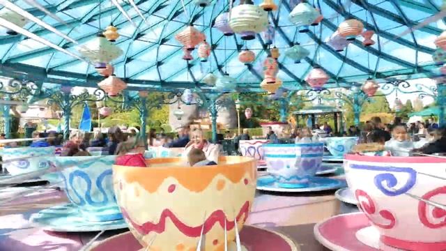 Парк Диснейленд Париж идём на аттракционы часть1 | Парад Disneyland Park Paris смотреть онлайн