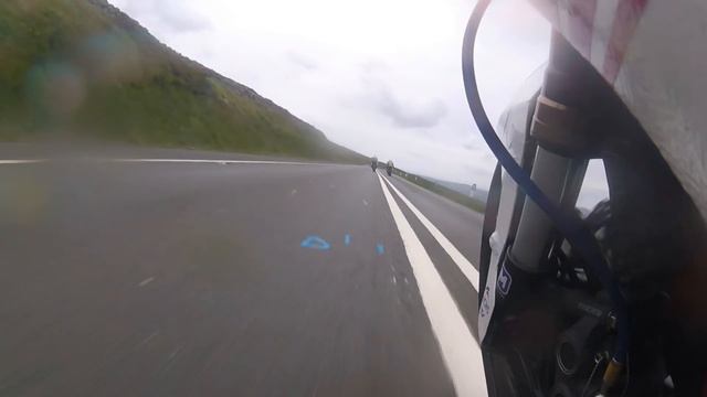 Michael Rutter chases Ivan Lintin and Martin Jessop | TT 2017 | Lightweight Race смотреть онлайн