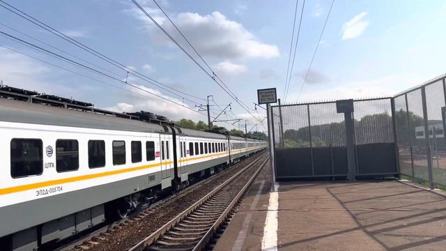 Прибытие Эп2д 0057 сообщением Серпухов-Волоколамск на платформу Кутузовскую. смотреть онлайн