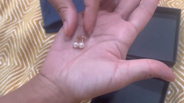 Blue Nile Classic Akoya Cultured Pearl Stud Earrings in 18k Yellow Gold (6-6.5mm) смотреть онлайн