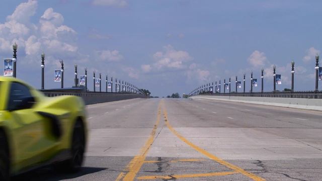 FIRST LOOK: 2022 Chevrolet Corvette Stingray C8 смотреть онлайн