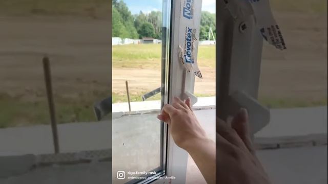 Открываем дверь на террасу и попадаем сразу в лес. Он находится за дверью вашего дома в RIGA FAMILY смотреть онлайн