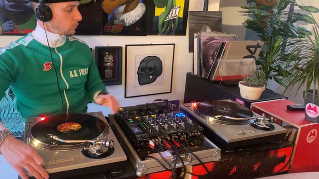 TECHNO DJ MIX VINYL - RICCARDO PLAN смотреть онлайн