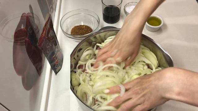 Как вкусно замариновать мясо для шашлыка | Вкусный рецепт смотреть онлайн