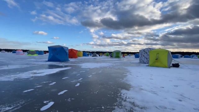 Зимняя рыбалка, Корюшка малоротая, оз. Выселковое, о. Сахалин смотреть онлайн