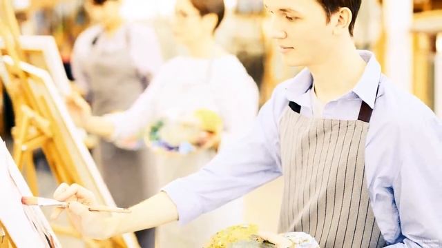 Парень был шокирован, когда он увидел старичка с протянутой рукой, который много лет назад… смотреть онлайн