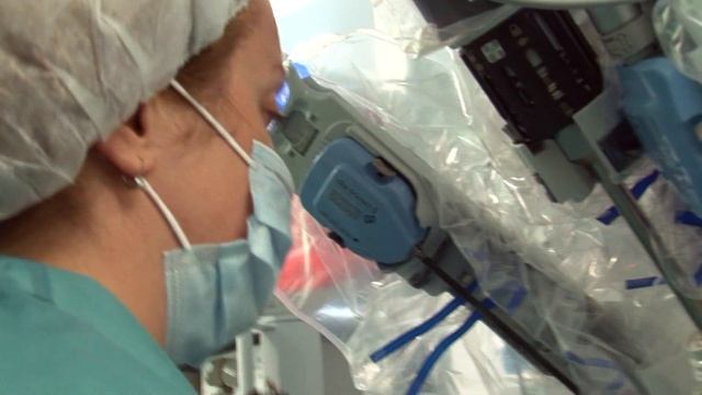 Первая в России роботическая тонзилэктомия проведена в ЕМС смотреть онлайн