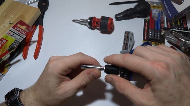 Реверсивная отвертка кобальт 245-459 с пистолетной рукояткой