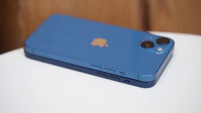 iPhone 13 vs iPhone 12 - REVIEW - Is It Worth the Upgrade? смотреть онлайн