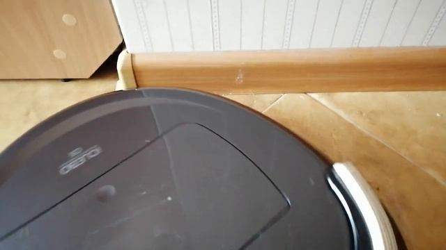 Робот-пылесос iCLEBO O5 WiFi убирает сверх загрязнение у клетки с попугаем. New. смотреть онлайн
