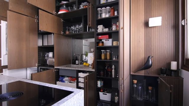 NEVER TOO SMALL: Paris Architect’s 70s Luxe Apartment, 53sqm/570sqft смотреть онлайн