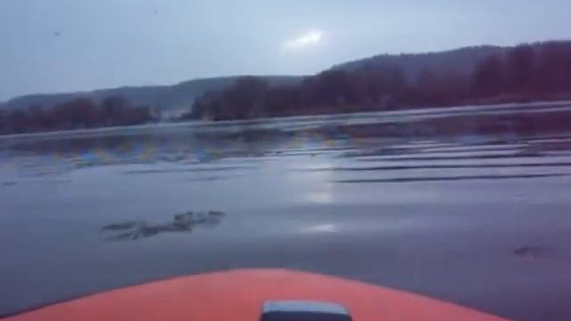 motor-boat "Concorde400" swiming @ river Nemunas, Lithuania, near Kaunas, going thru ice смотреть онлайн