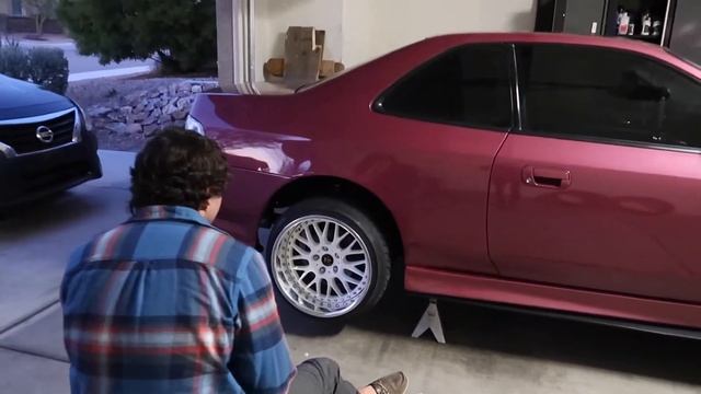 Perfect wheel fitment on my Bagged Honda Prelude! смотреть онлайн