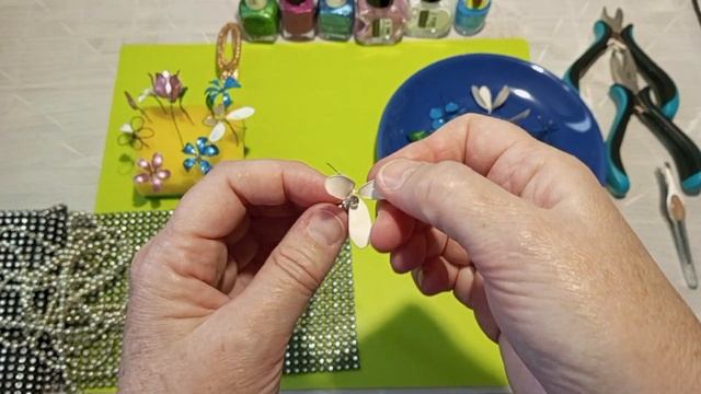 Не выбрасывайте старый лак!!! Посмотрите какая красота получилась. Красивая заколка для волос. смотреть онлайн