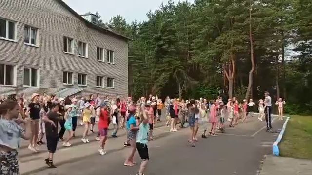 Зарядка в оздоровительном лагере «Неман» смотреть онлайн