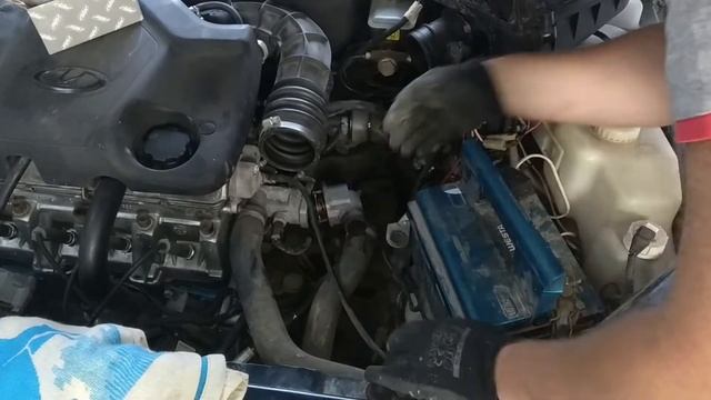 КАК ЗАМЕНИТЬ ТЕРМОСТАТ НА ВАЗ 2112. Перегревается двигатель, что делать? смотреть онлайн