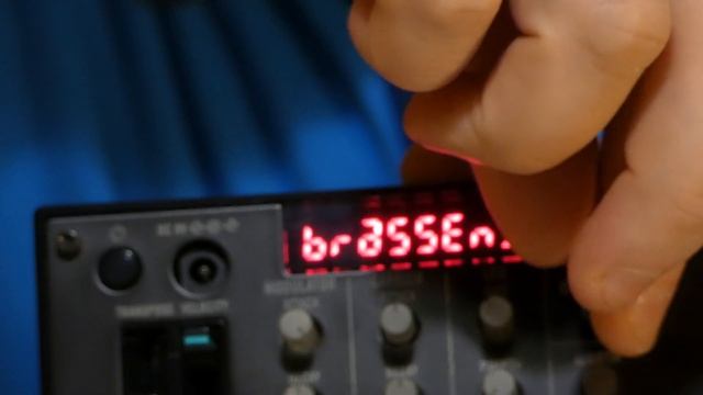 M-Audio CODE 25: MIDI-клавиатура-ТАНК (ну или как минимум БТР) смотреть онлайн