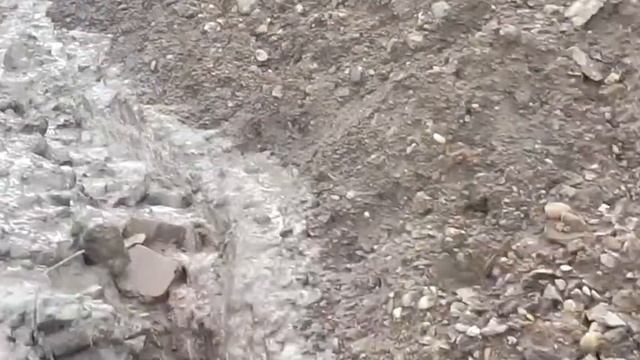 Слив цемента из бетономешалки работников ООО СК Реставрация смотреть онлайн