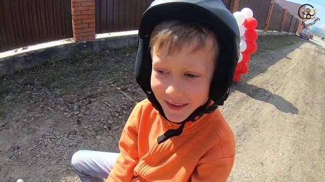 Диана быстрее Дани в гонких на машинках? Манкиту Kids Show Дети и машина. смотреть онлайн