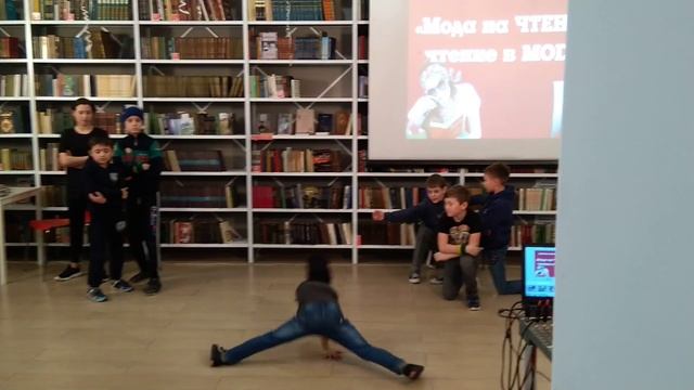 Бенефис Городской библиотеки им. А. и Б. Стругацких - «Мода на ЧТЕНИЕ, чтение в MODE» смотреть онлайн