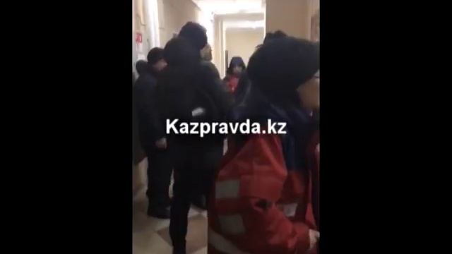 Кабина лифта обрушилась в элитном ЖК в Астане смотреть онлайн