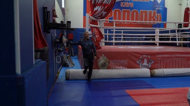 Совместная тренировка ЯРОПОЛКа с клубом ВЕПРЬ, дети 7-11 лет, СПАРИНГИ, ММА, РУКОПАШНЫЙ БОЙ,23.10.2 смотреть онлайн