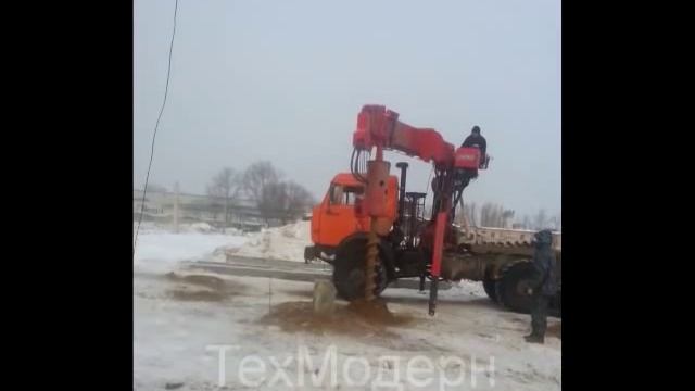 Буровая установка на базе КАМАЗ 44108