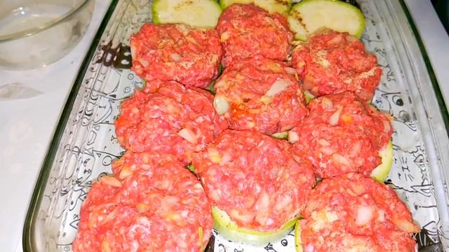 ЕСЛИ НЕ ЗНАЕШЬ ЧТО ДЕЛАТЬ С КАБАЧКАМИ ГОТОВЬ ЭТО БЛЮДО. ПРОСТОЙ ОЧЕНЬ ВКУСНЫЙ ЛЕТНИЙ УЖИН! смотреть онлайн