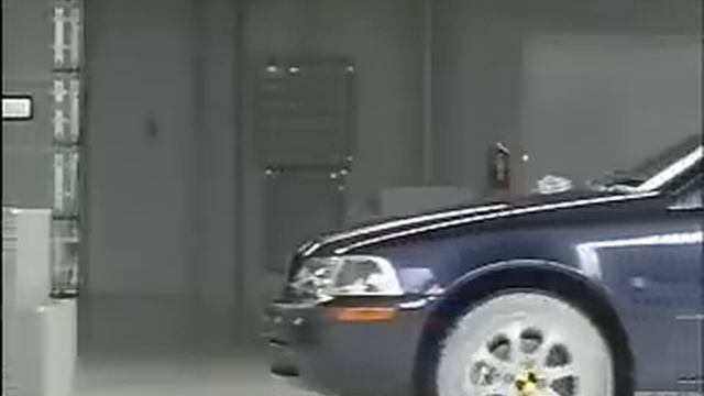 Crash Test 2002 - 2004 Volvo S40 IIHS Frontal Impact смотреть онлайн