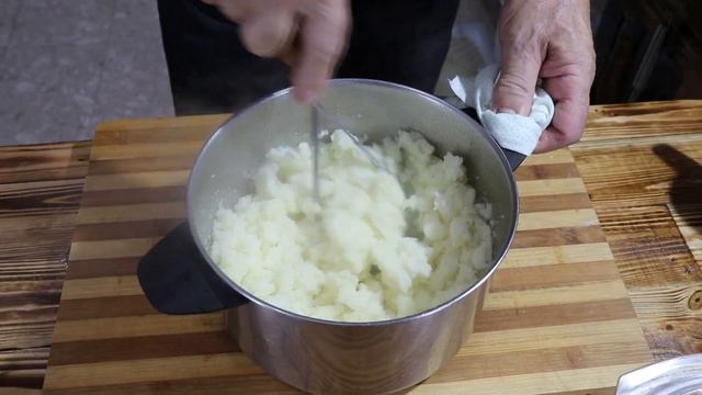 КАРТОФЕЛЬНО-МЯСНАЯ ЗАПЕКАНКА.Очень вкусная!Potato and meat casserole. (Very tasty!) смотреть онлайн