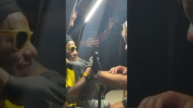 Tekashi 69 Tattoos his name on UFC Fighter Sean O'M. смотреть онлайн