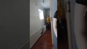 нельзя какать в школьном туалете