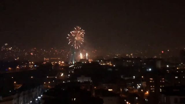 Новогодний фейерверк в Ереване смотреть онлайн