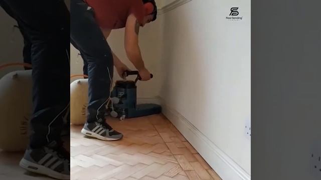 Restoring an original pine parquet flooring. Sanding, Buffing & Varnishing. смотреть онлайн