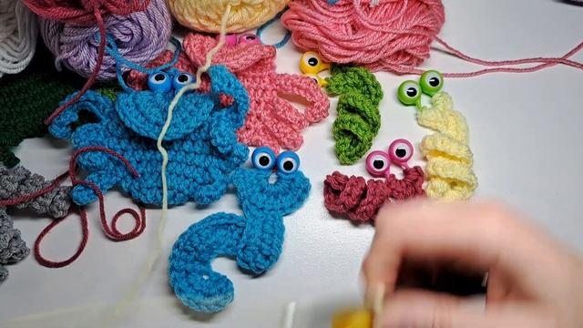 Crocheted Googly eyed worms смотреть онлайн