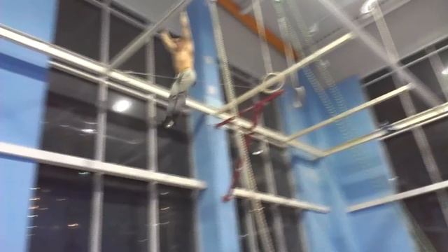 Жесткие падения на тренировке( Не повторять!!!) смотреть онлайн