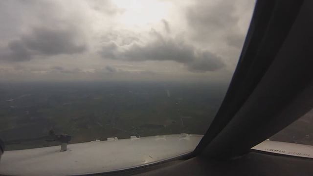 Decent and Landing - Charleroi Airport EBCI - Boeing 737-800 - Cockpit View смотреть онлайн
